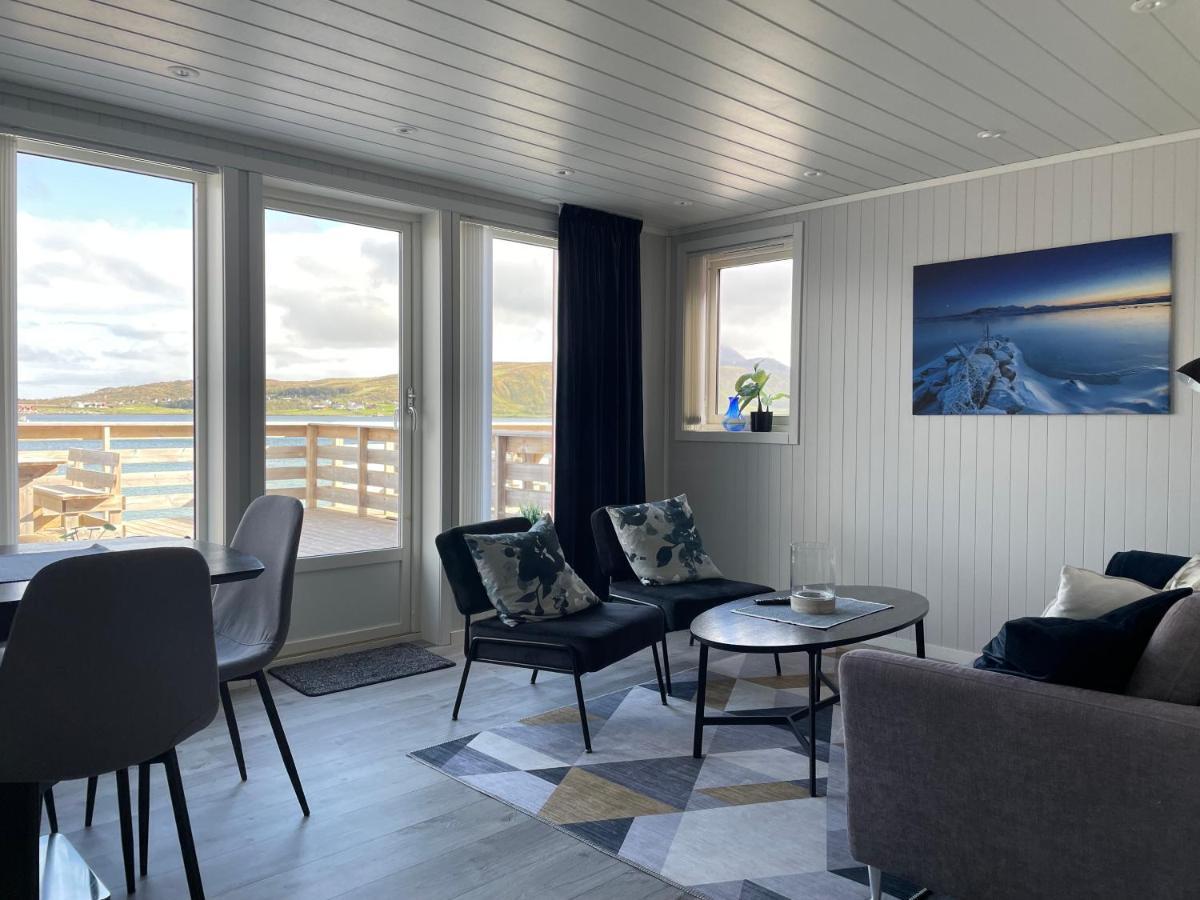לקנס Luxurious Cabin By The Waterfront מראה חיצוני תמונה