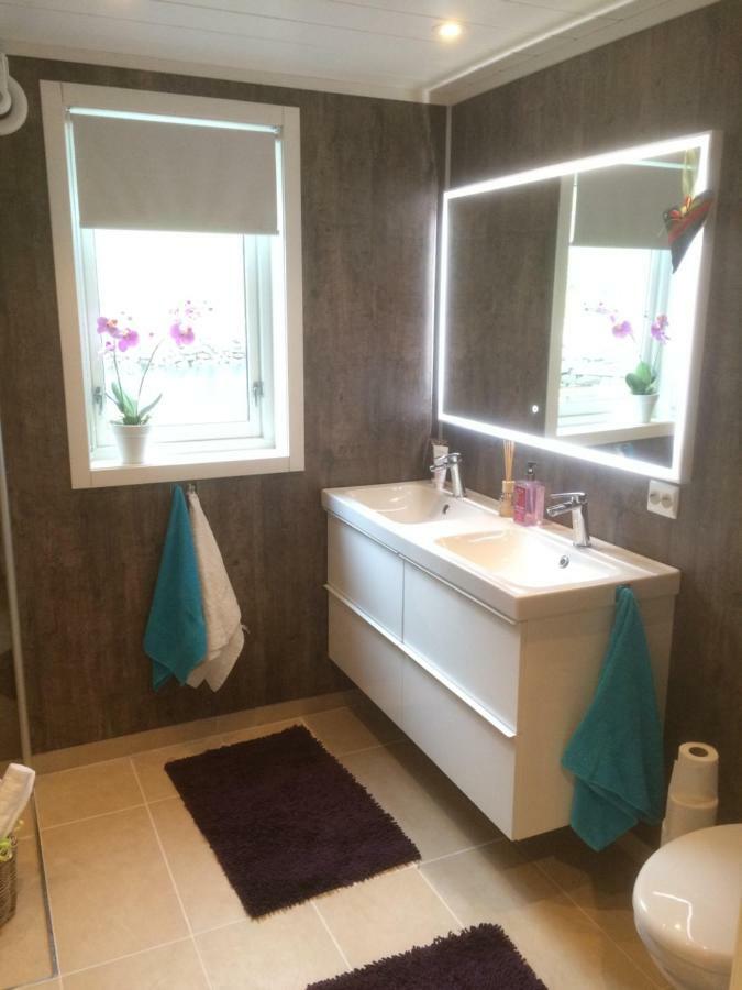 לקנס Luxurious Cabin By The Waterfront מראה חיצוני תמונה