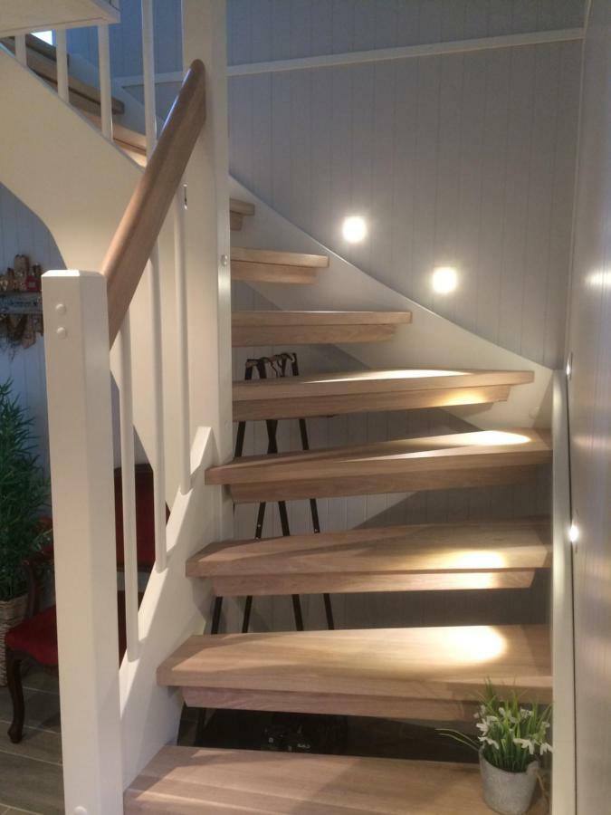 לקנס Luxurious Cabin By The Waterfront מראה חיצוני תמונה