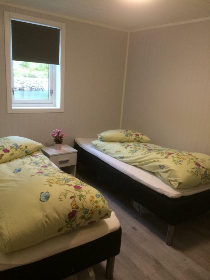 לקנס Luxurious Cabin By The Waterfront מראה חיצוני תמונה