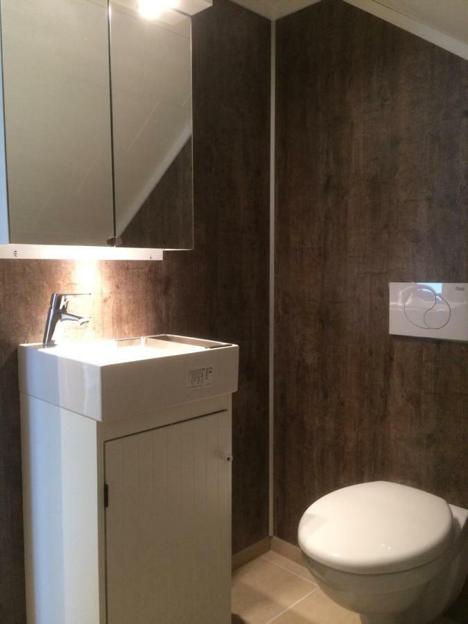 לקנס Luxurious Cabin By The Waterfront מראה חיצוני תמונה